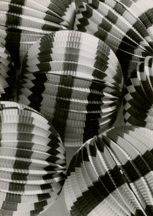 Dagmar Hochová, School Assignment (Paper Lanterns), State School of Graphic Art in Prague, 1942–1943 academic year, class FIB